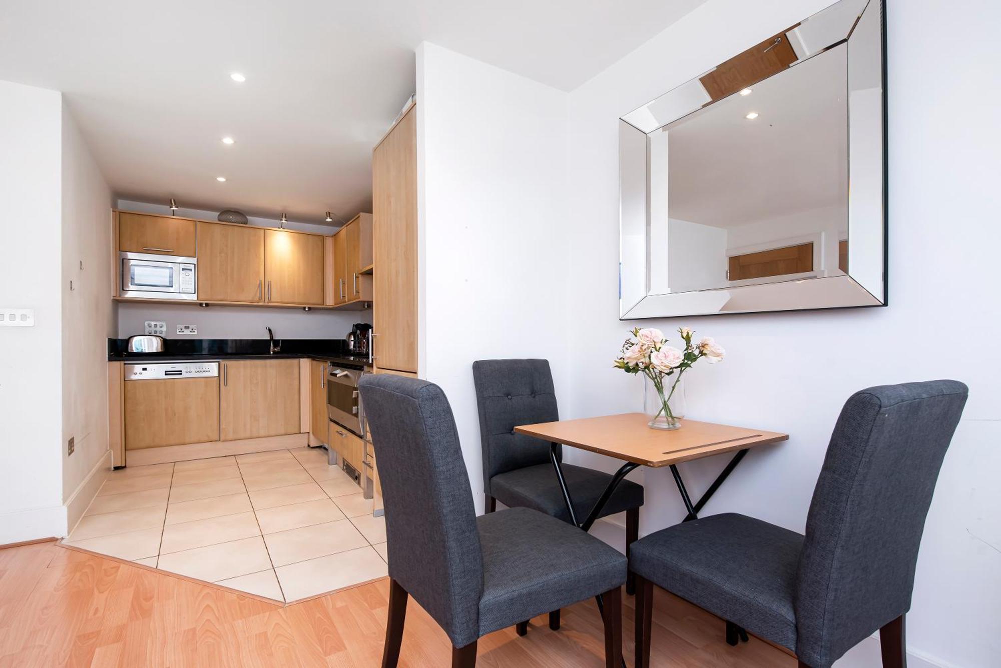 Central 2 Bed With Large Terrace Лондон Екстериор снимка