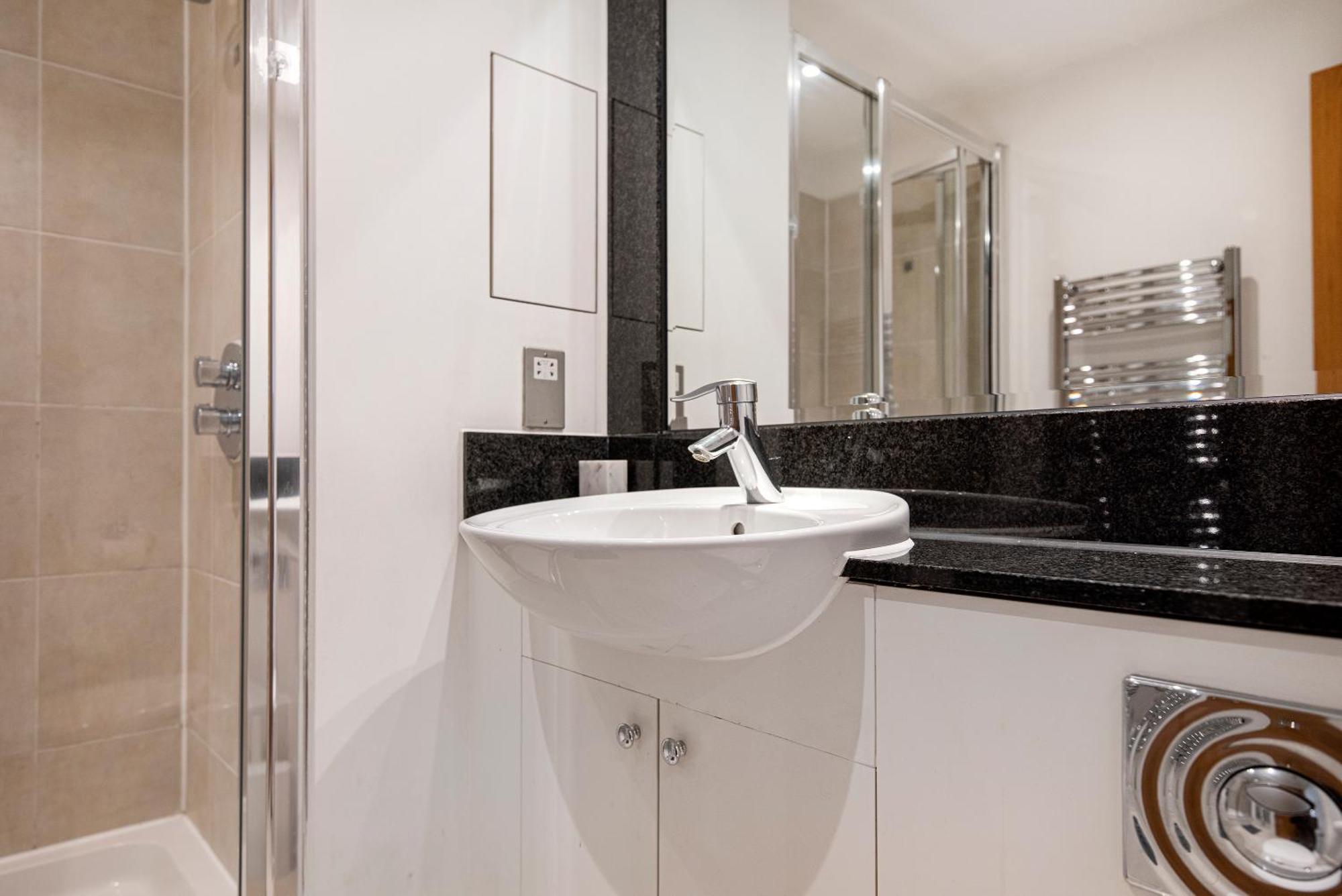 Central 2 Bed With Large Terrace Лондон Екстериор снимка