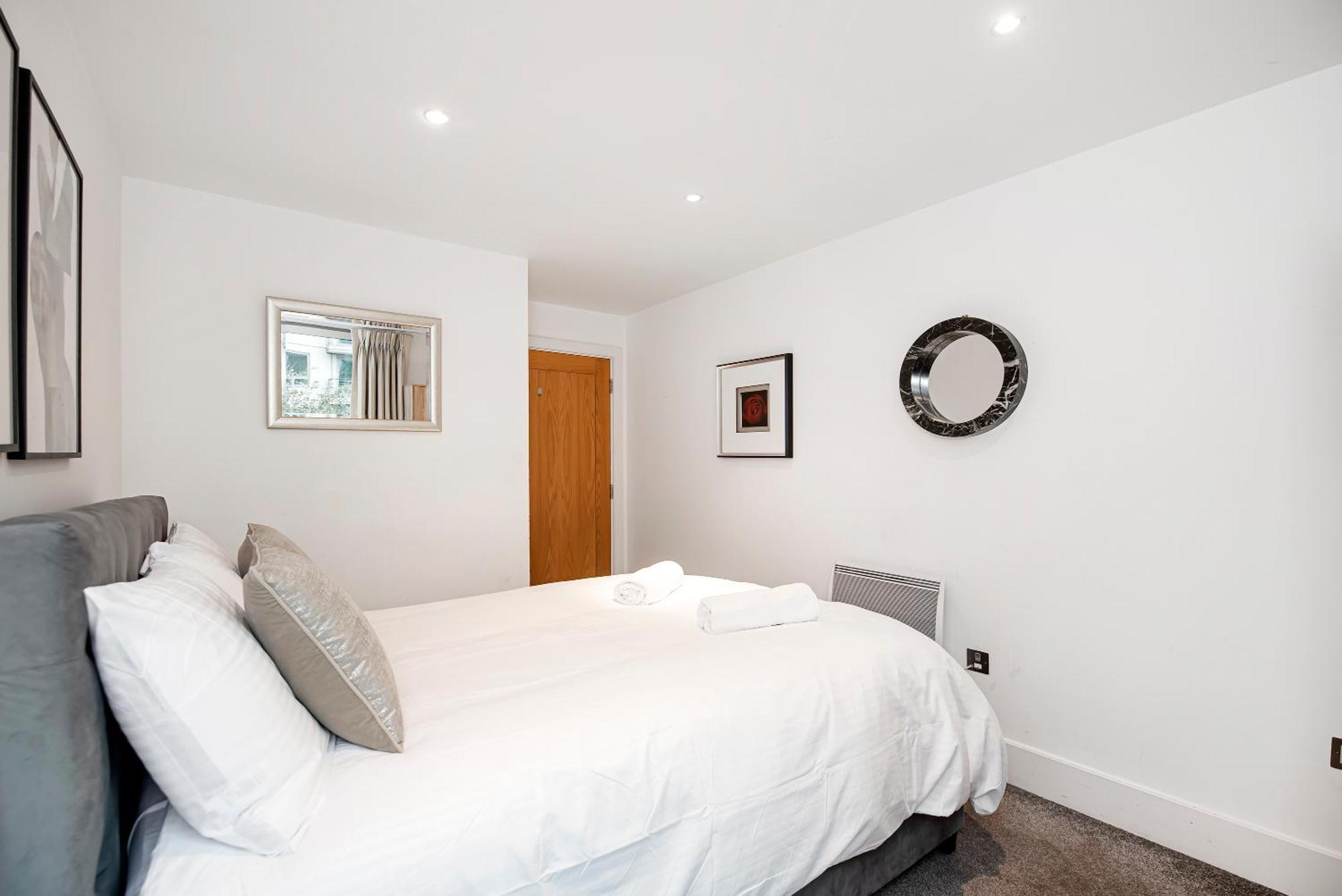 Central 2 Bed With Large Terrace Лондон Екстериор снимка